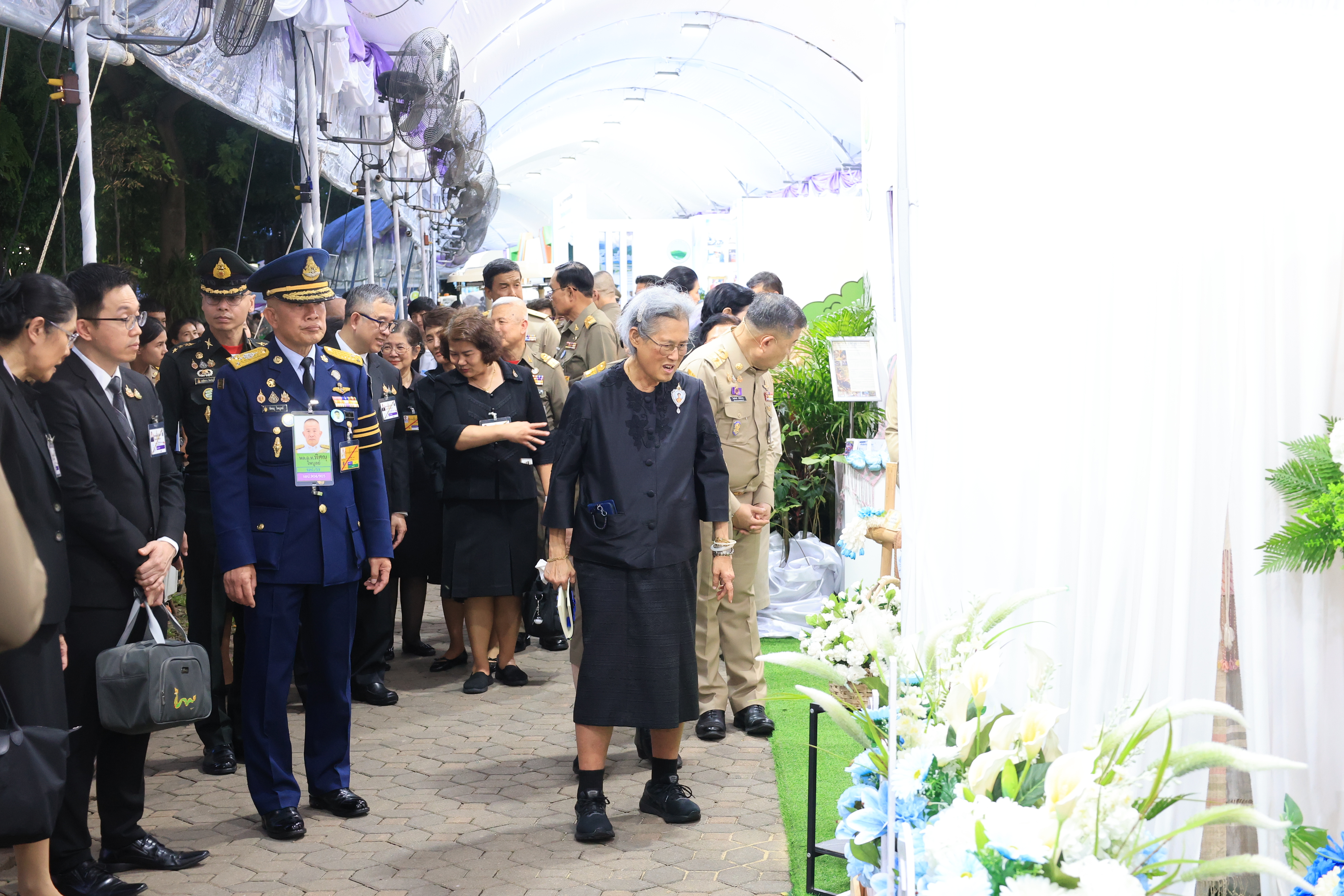 title - สำนักงานการปฏิรูปที่ดินเพื่อเกษตรกรรม ร่วมเฝ้าฯ รับเสด็จ สมเด็จพระกนิษฐาธิราชเจ้า กรมสมเด็จพระเทพรัตนราชสุดา ฯ สยามบรมราชกุมารี เสด็จพระราชดำเนินไปทรงเปิดงาน “สีสรรพรรณไม้ เทิดไท้บรมราชินีนาถ”